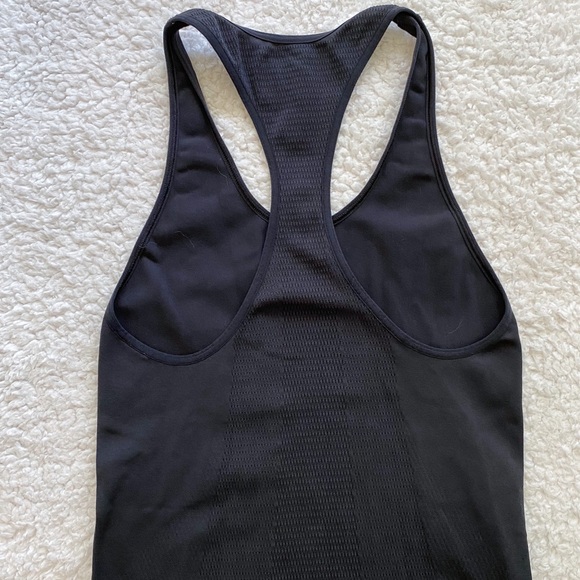 🔹 Nike | Seamless Racerback Tank - Picture 5 of 7